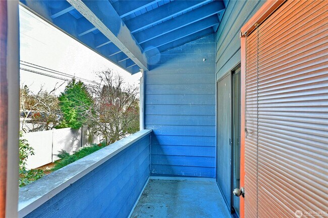 Building Photo - Spacious 2-Bed, 2-Bath Condo in Prime Ever...