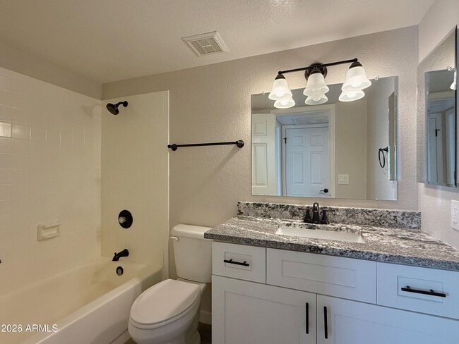 Building Photo - 2605 W Willow Ave