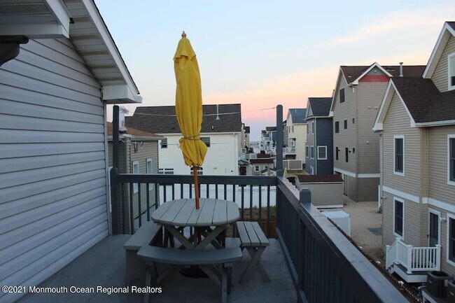 Building Photo - 61 Fielder Ave