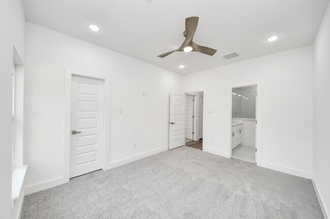 Building Photo - 9409 Caddo Rd