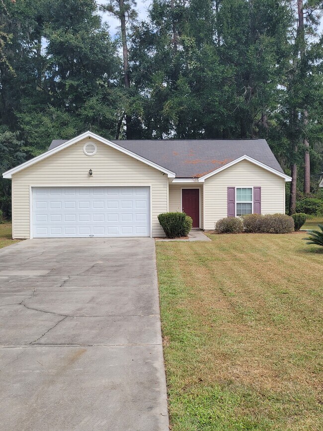 Building Photo - 112 Five Oaks Ct