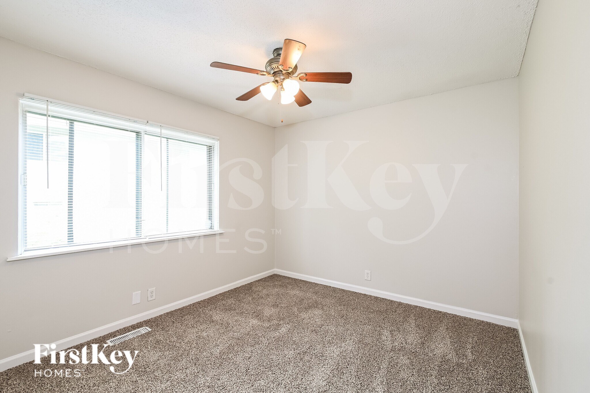 Building Photo - 3710 Woodman Dr