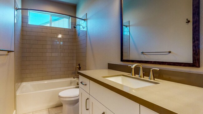 Building Photo - Bright and beautiful Home in Coffey Park! ...