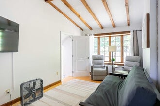 Building Photo - 253 Main St