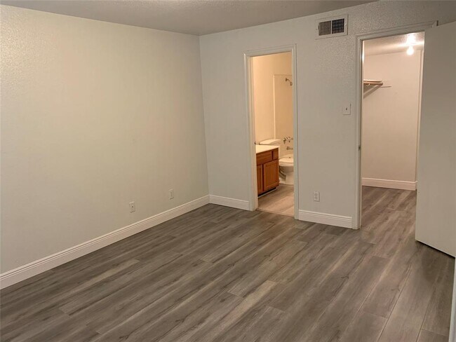 Building Photo - 10733 Braes Bend Dr