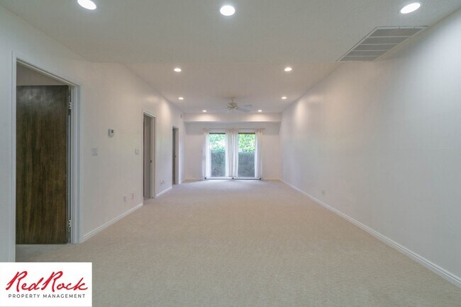 Building Photo - 2 Bedroom Condo in a Prime Location!