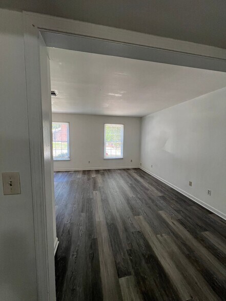 Building Photo - 424 Tarragon Wy SW