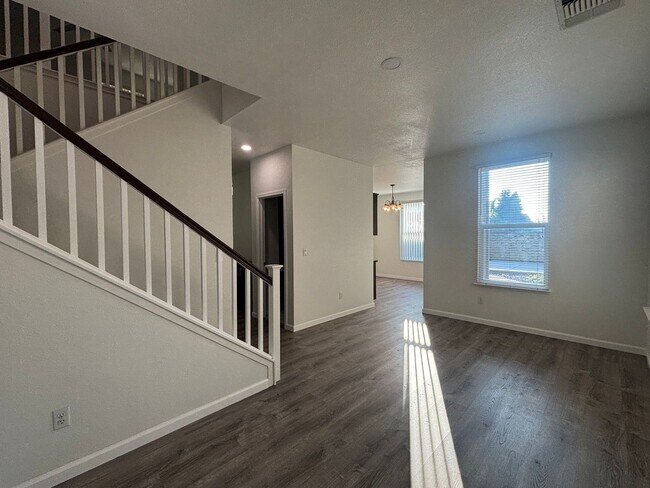 Building Photo - Beautiful 2-Story Home For Rent in Vacaville