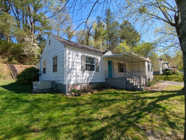 Building Photo - Cute Red Bank House