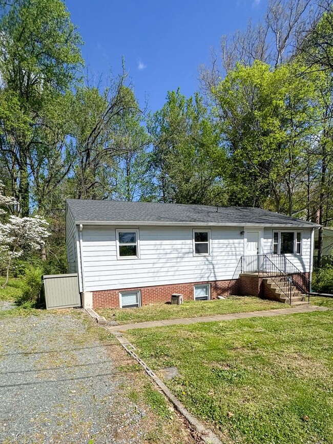 Building Photo - 107 Park Ln W