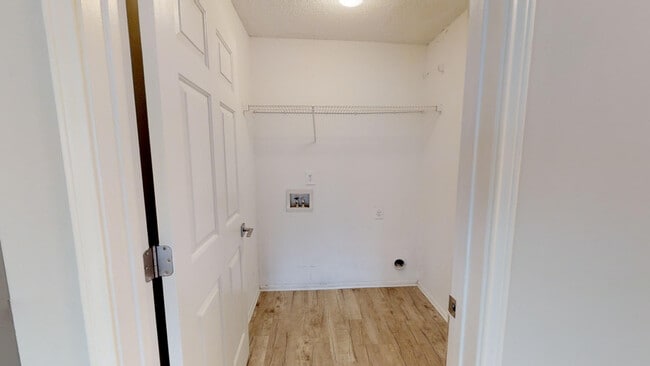 Walk In Closet - Camara Estates