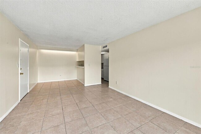 Building Photo - 905 W Oak Ridge Rd