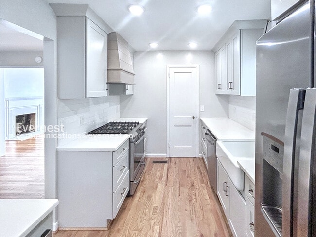 Building Photo - 608 Cobb St