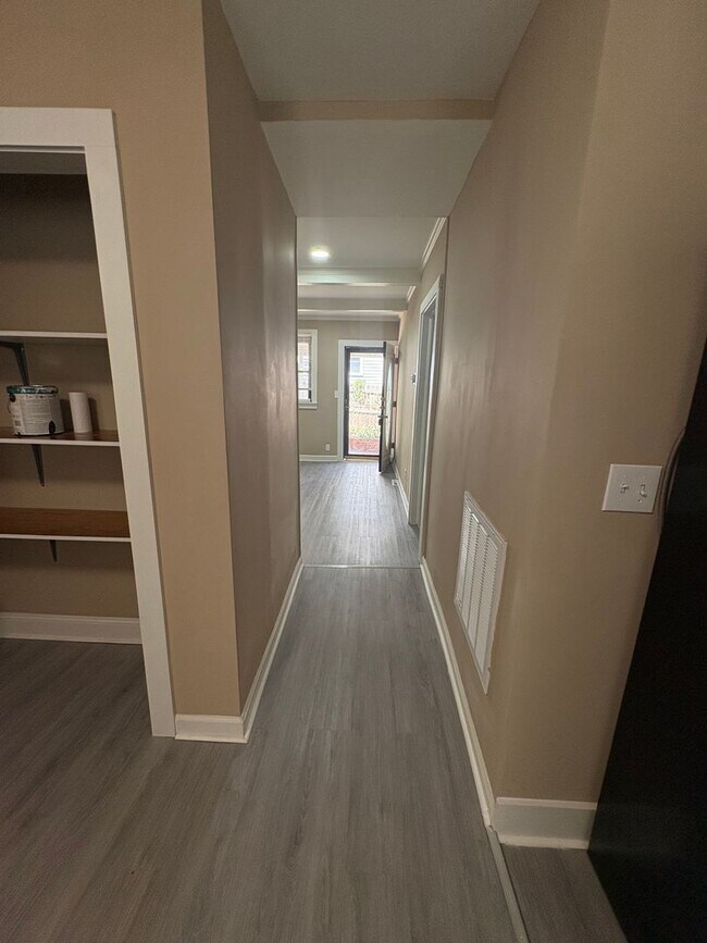 Building Photo - 3 Bedroom 2 Bath Home Near Augusta Road !!! Freshly Renovated