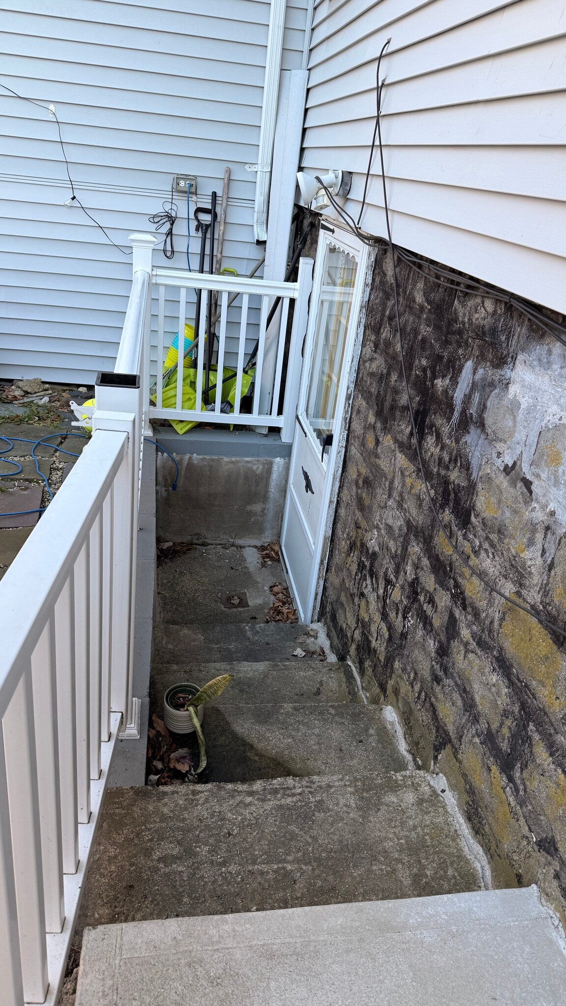 Building Photo - 35 Ford St