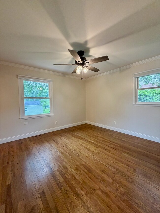 Building Photo - 5S481 Glenoban Dr