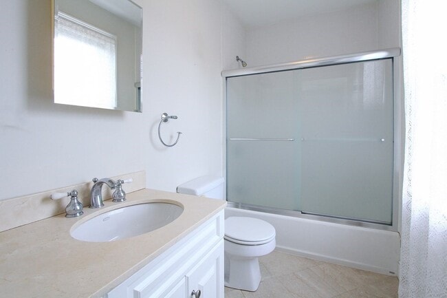 Building Photo - 6 Adams St