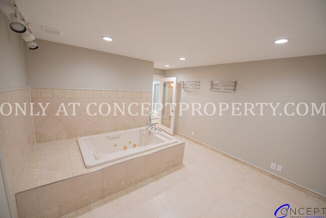 Building Photo - Attractive 4 Bed 3 Bathroom Home: Backing Park - 2 Car Garage