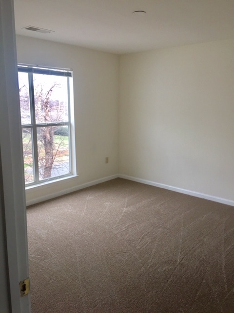 Building Photo - 33 Hamiltons Harbor Dr