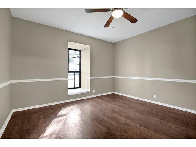 Building Photo - 100 Hacienda Dr