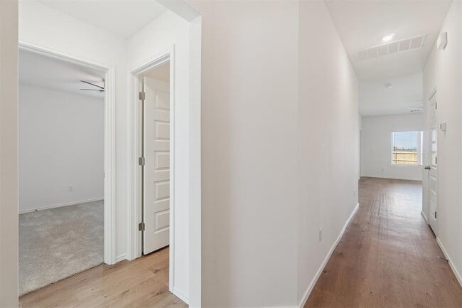 Building Photo - 5925 Bradford Pear Ln