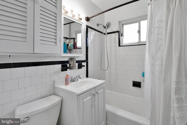 Building Photo - 3252 Holly Hill Dr