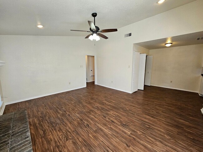 Building Photo - 3125 Tudor Ln