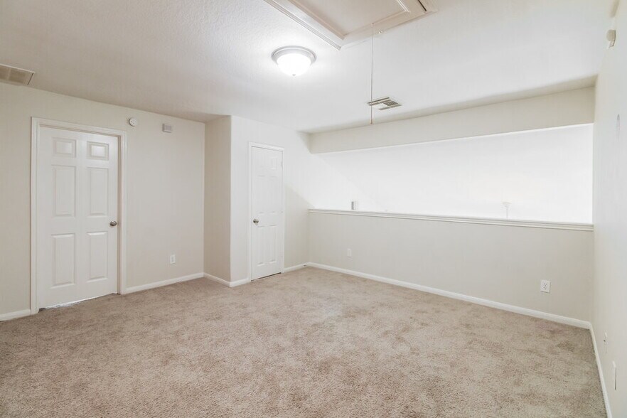 Building Photo - 10007 Barr Lake Dr