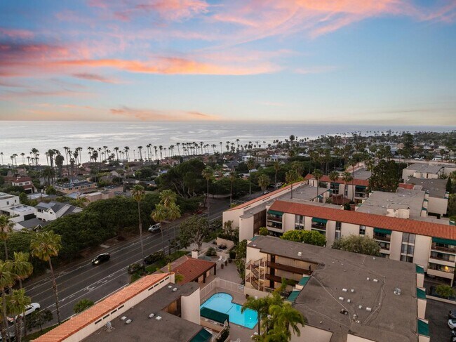 Building Photo - 6333 La Jolla Blvd