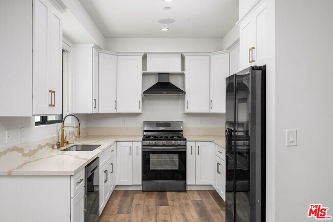 Building Photo - 621 Huntley Dr