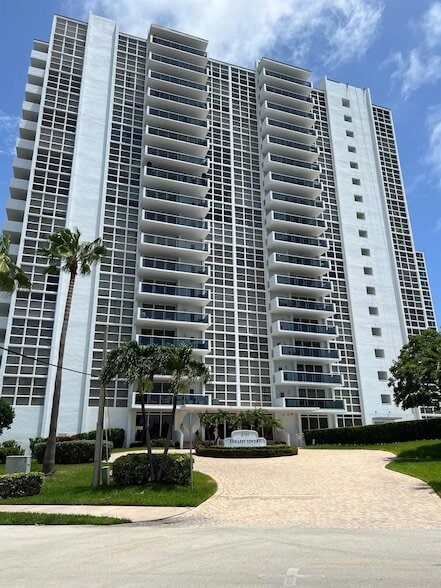 Building Photo - 2701 N Ocean Blvd