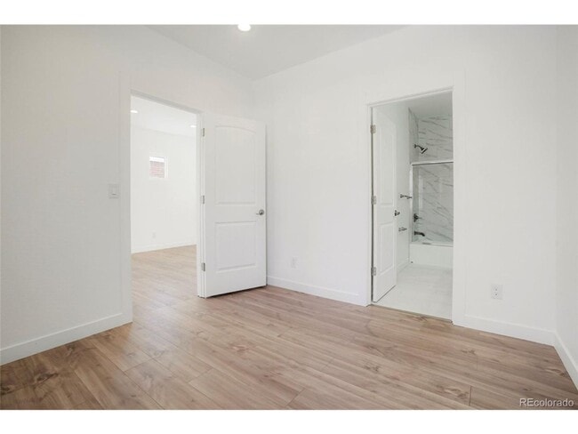 Building Photo - Spacious 2 Bed 2.5 Bath in the heart of Baker!