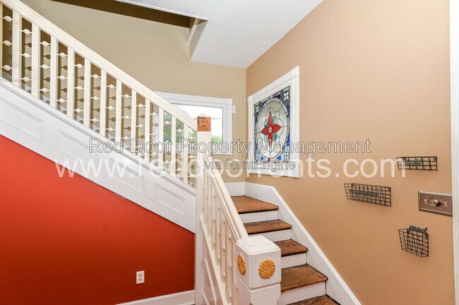 Building Photo - 1332A N College Ave