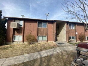 Building Photo - 2517 S Lakecrest Dr