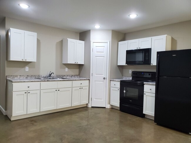 Building Photo - 3 Bedroom, 1 Bath House