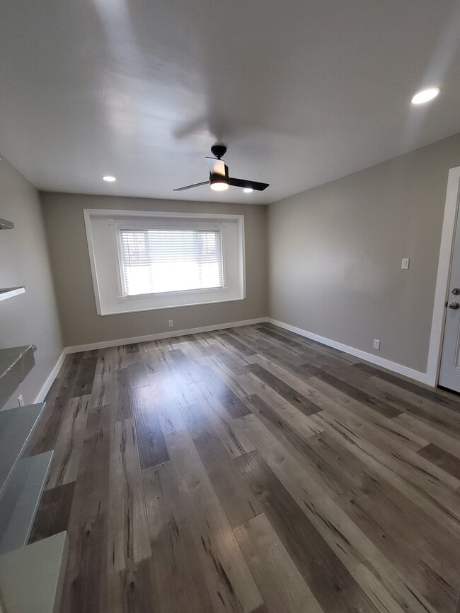 Building Photo - 8743 Dorion St