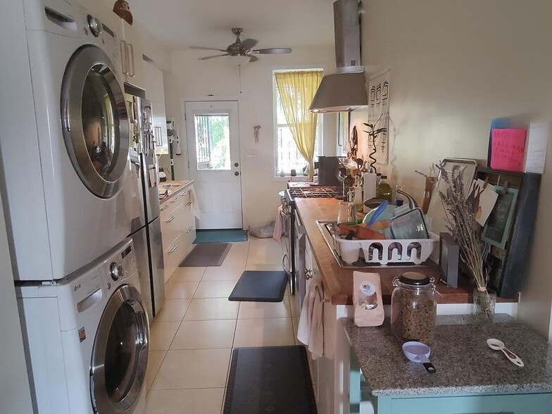 Building Photo - 707 15th St NE