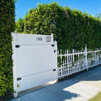 Building Photo - 1309 N Screenland Dr