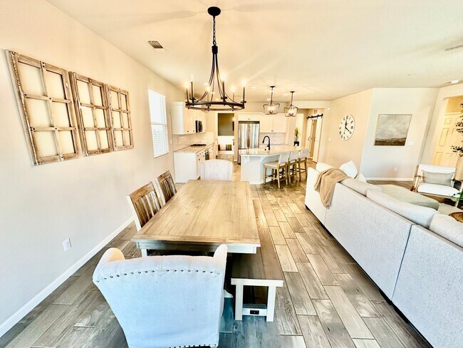 Building Photo - North Clovis 3/3 with Bonus Room and Pool