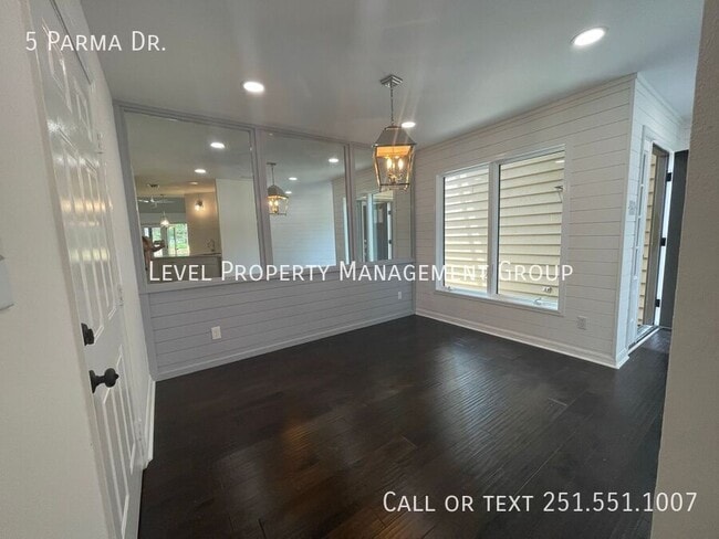 Building Photo - 5 Parma Dr