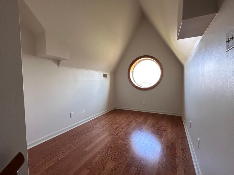 Building Photo - 1621 S 11th St