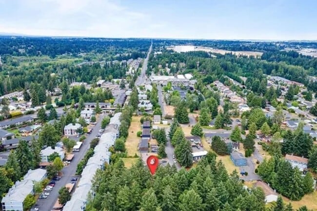 Building Photo - 4 Plex near University Place, #B (PRICE REDUCED)