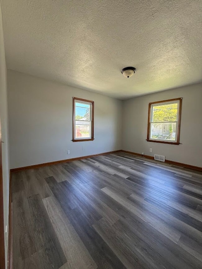 Building Photo - Two bedroom home with one car garage for rent - Canton NE