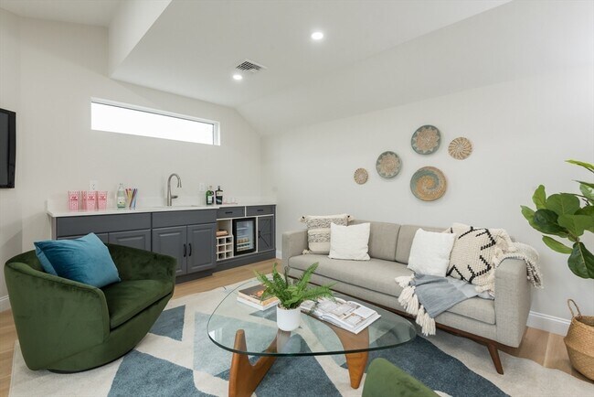 Building Photo - 6 Gordon Rd