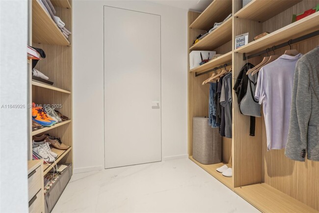 Building Photo - 2000 S Ocean Dr