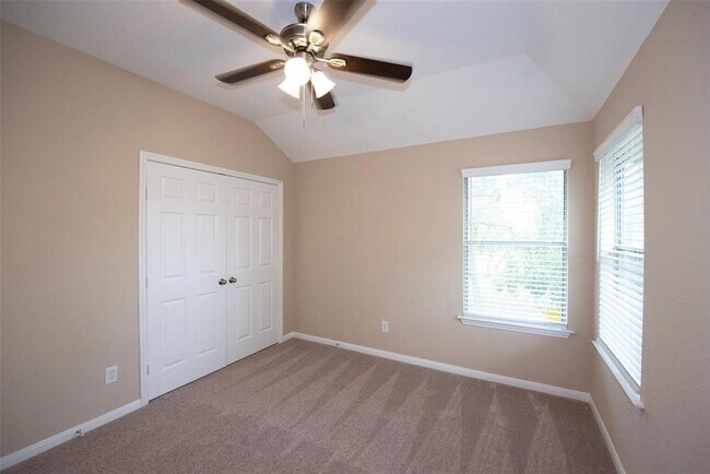 Building Photo - 10411 Village Lake Dr
