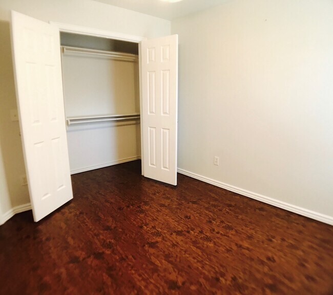 Building Photo - Large 4BD 3BA home located in a great Norm...