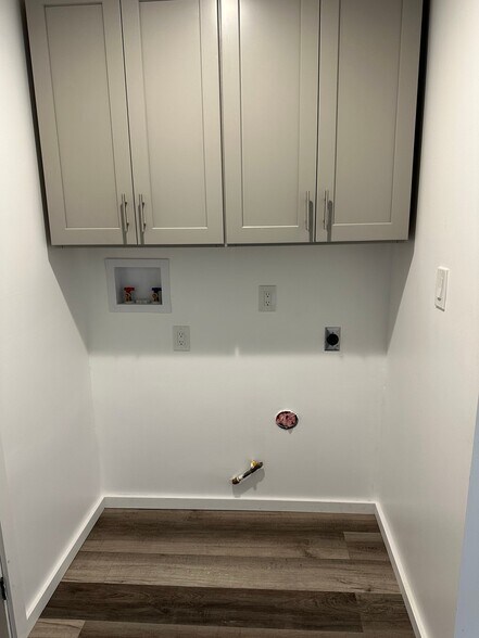 Building Photo - 414 Maple Dr