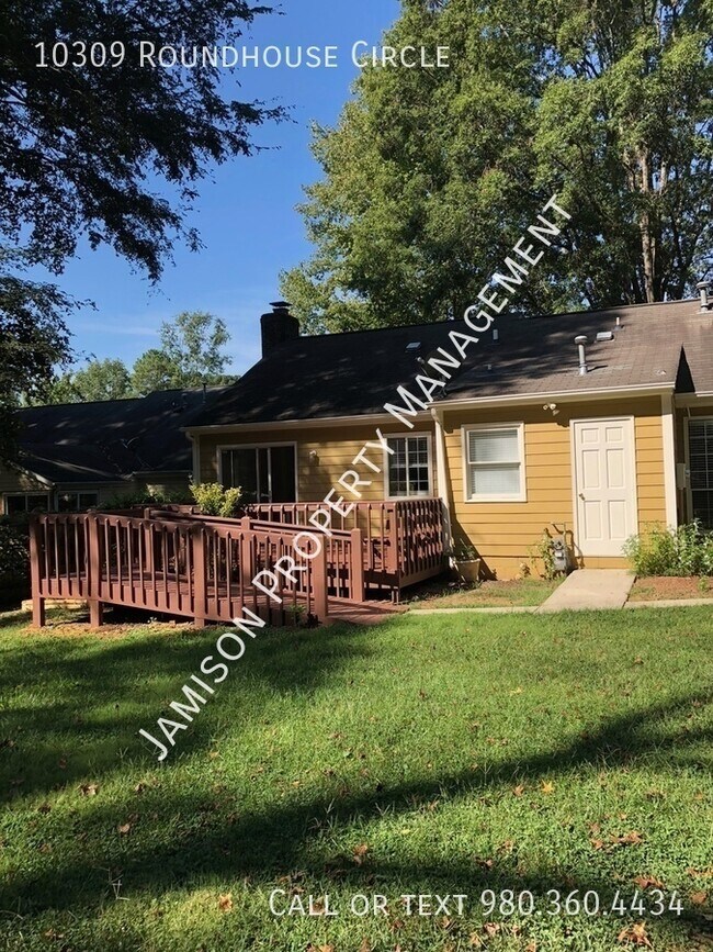Building Photo - 10309 Roundhouse Cir