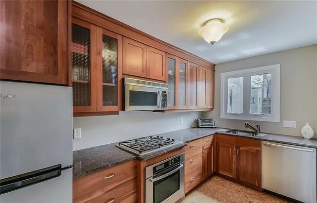 Building Photo - 95 Audubon St